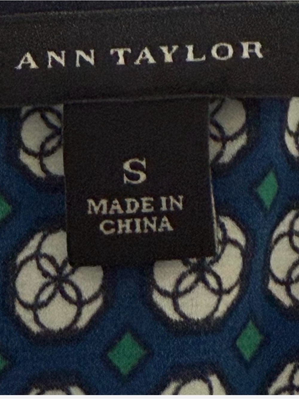 ANN TAYLOR Printed Split Neck Blouse - Picture 5 of 7